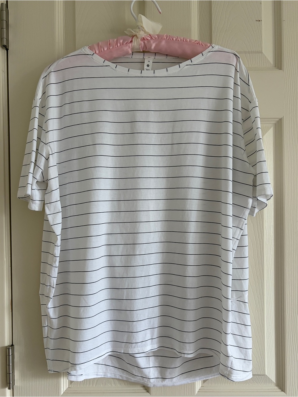 Like New Lululemon Back in Action White Stripe Women’s Shirt Size 10